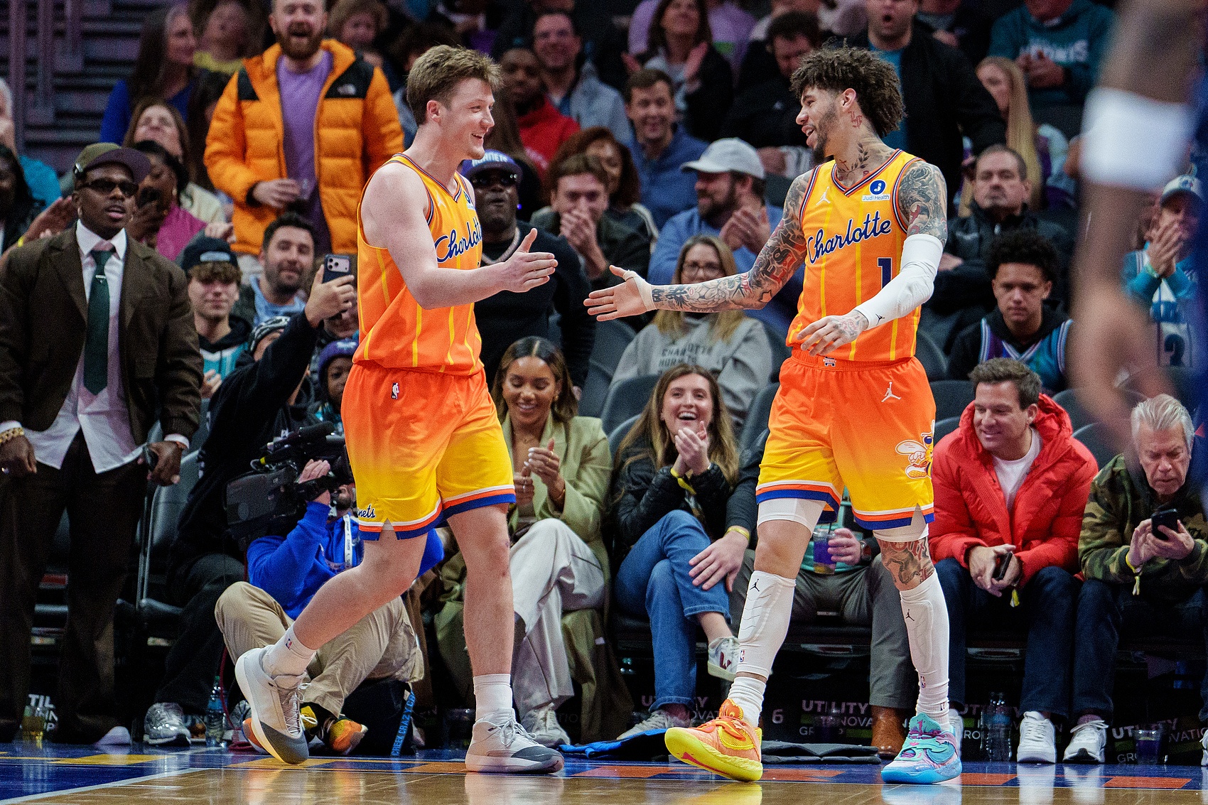 球探网足球即时比分足球比分-黄蜂自26年以来进攻第1&amp;防守第5&amp;净效率第1 场均进17.8三分第1